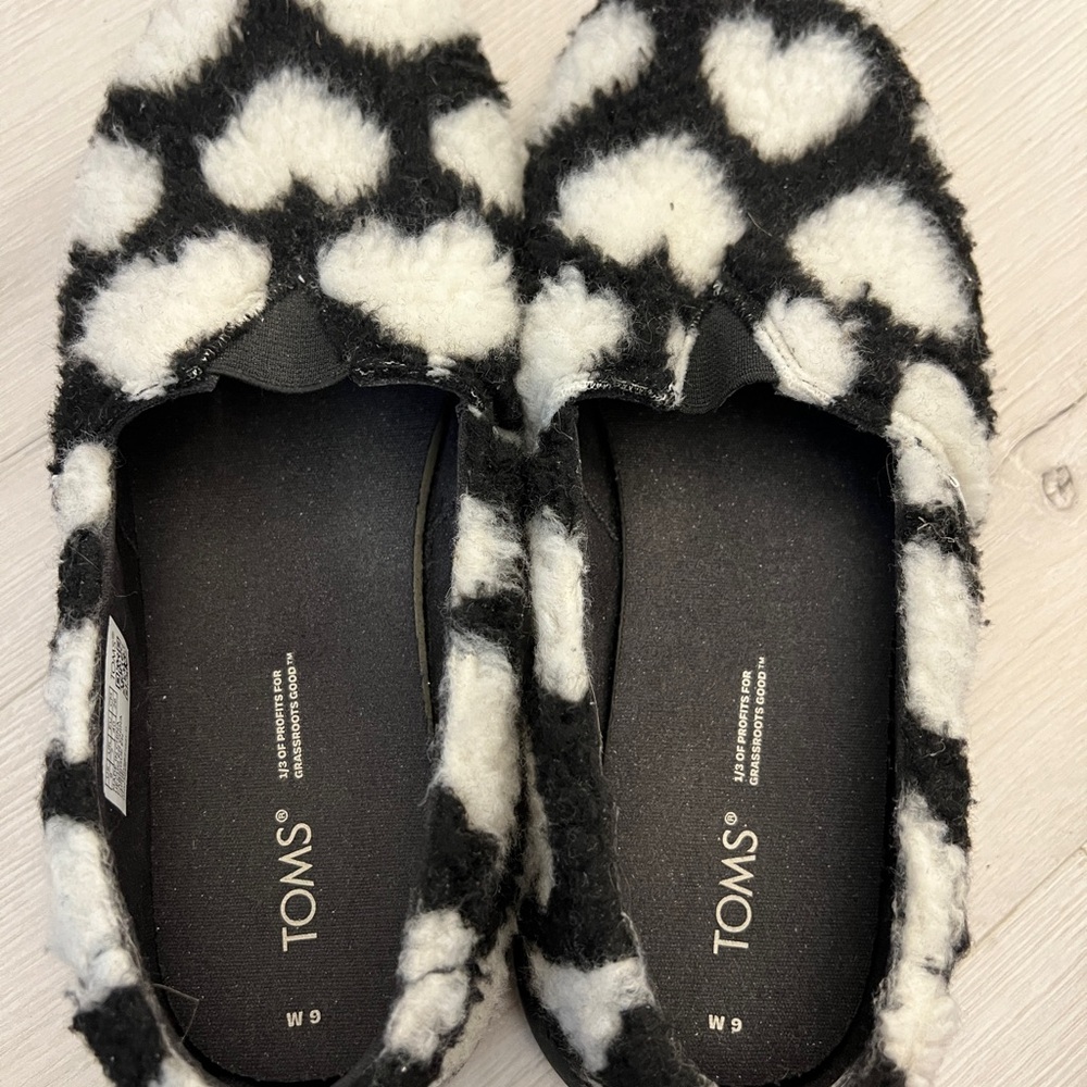 TOMS Black and White Heart Fuzzy Slippers